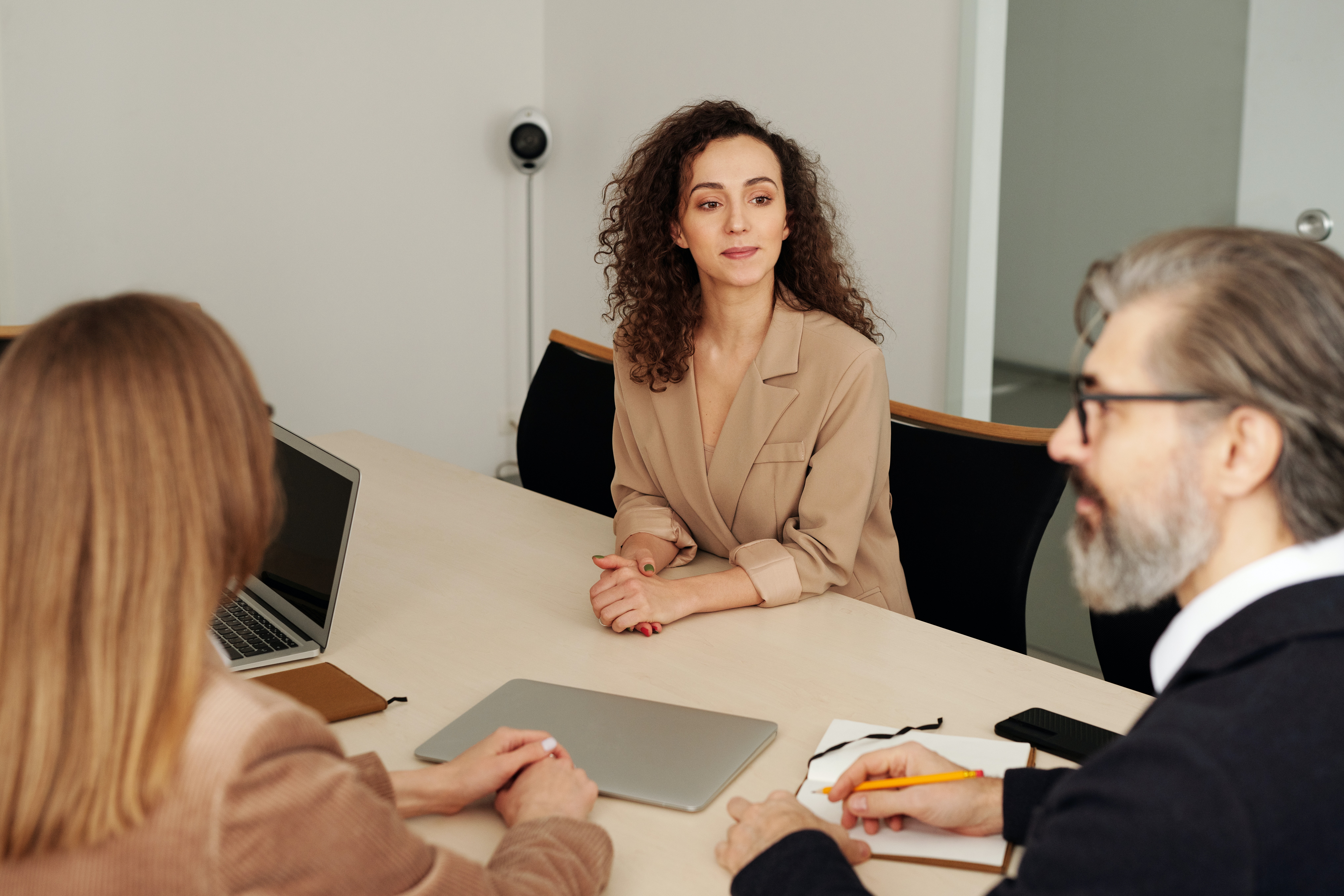 how to solve business partnership problems pexels-edmond-dantès-4344341-1